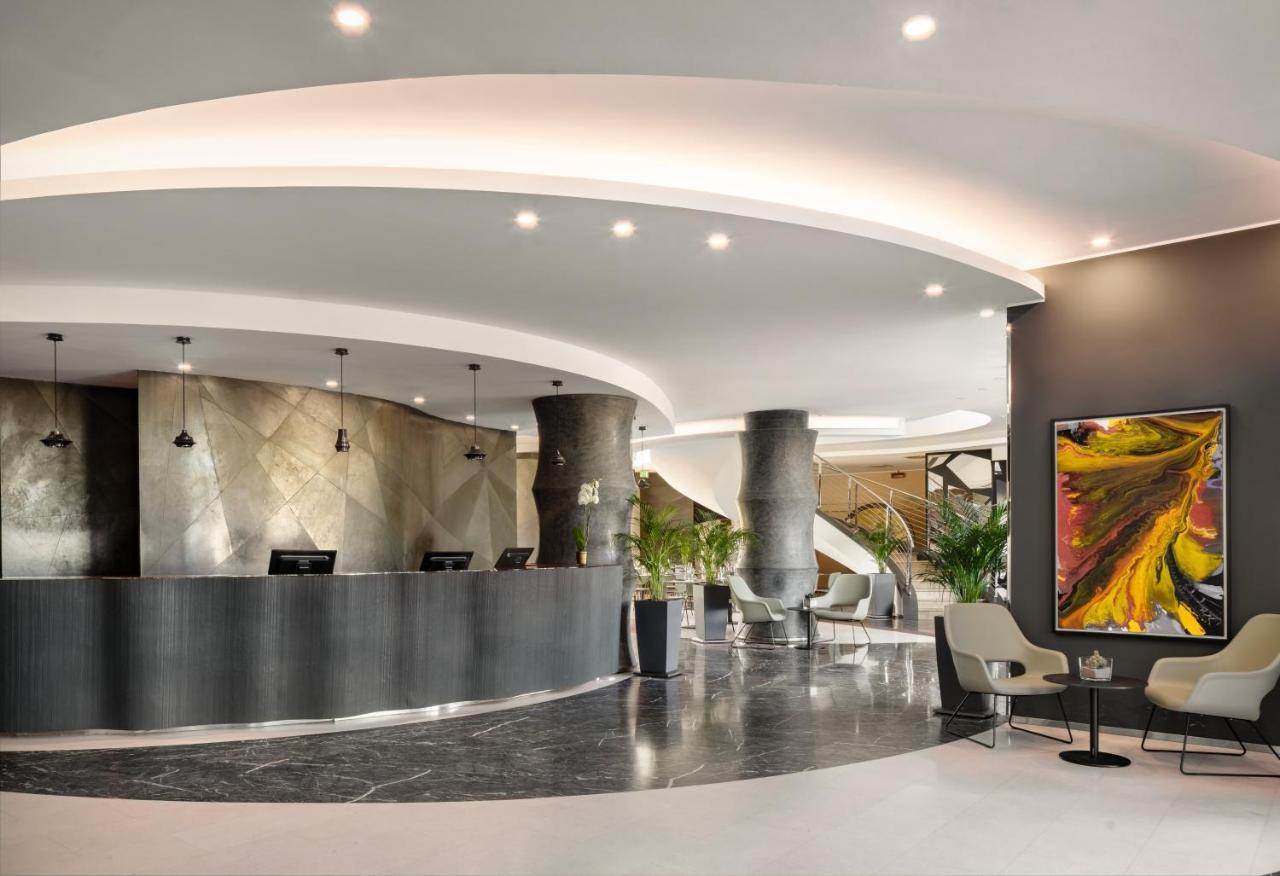 Una Hotels Malpensa Cerro Lago Maggiore Eksteriør bilde