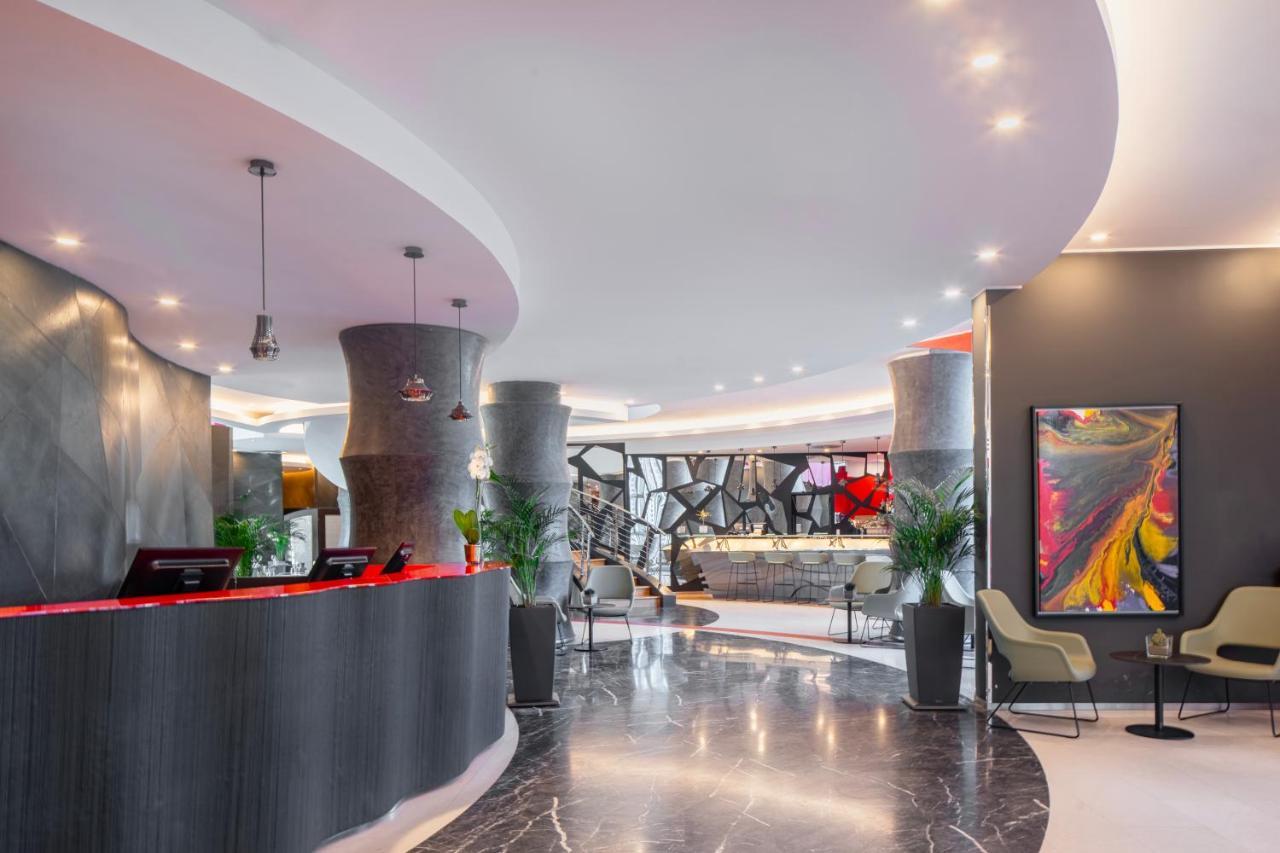 Una Hotels Malpensa Cerro Lago Maggiore Eksteriør bilde