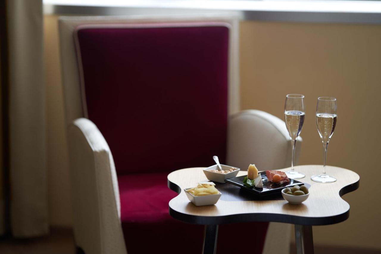 Una Hotels Malpensa Cerro Lago Maggiore Eksteriør bilde